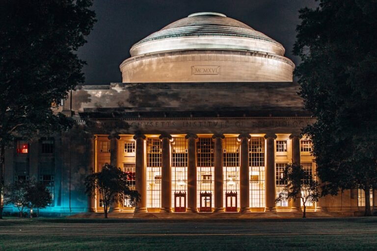 Can a foreigner get into MIT?