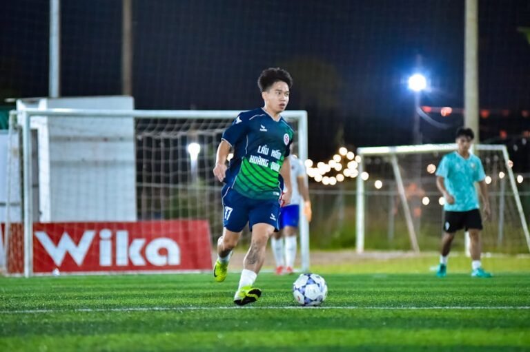 How is the SAT scored