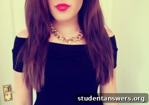 A chunky gold chain necklace perfect for an off-the-shoulder dress.