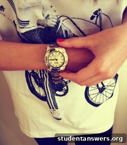 A detailed look at the Henley Men's Classic Silver Watch with its metallic strap.