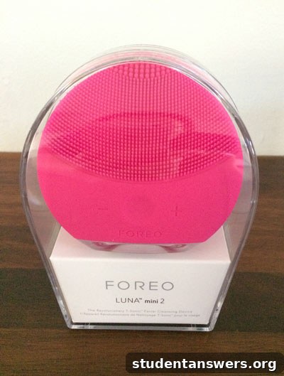 The Foreo Luna Mini 2 Fuchsia cleansing device