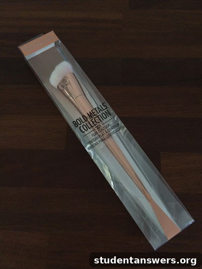 The Real Techniques Bold Metals Flat Contour Brush