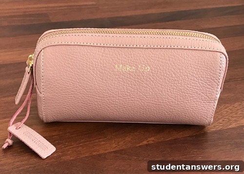 A close-up of the elegant pink Avenue Long Leather Make Up Bag from Aldi