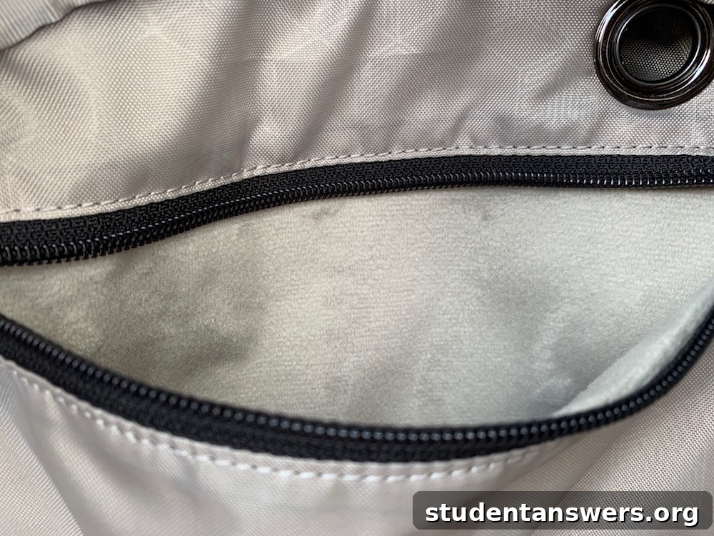 Close-up of the internal fleece-lined pocket for sunglasses