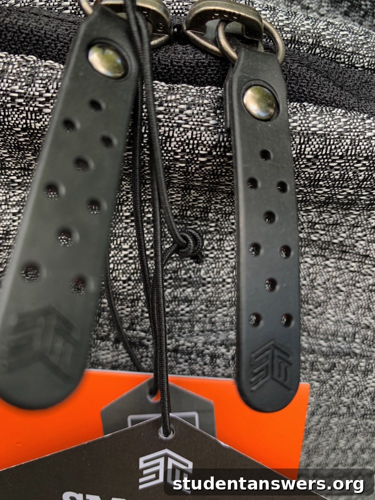 View of the padded back panel and shoulder straps